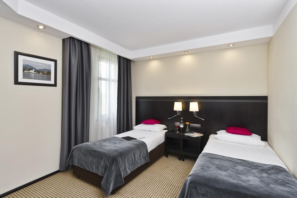 Hotel Fado Spa & Restaurant Świdnica Exteriér fotografie